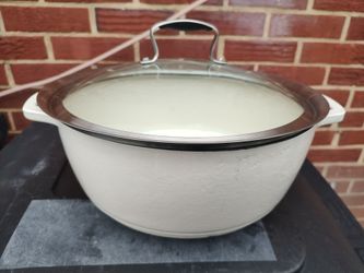 8.5 quarts cast enamel pot $30