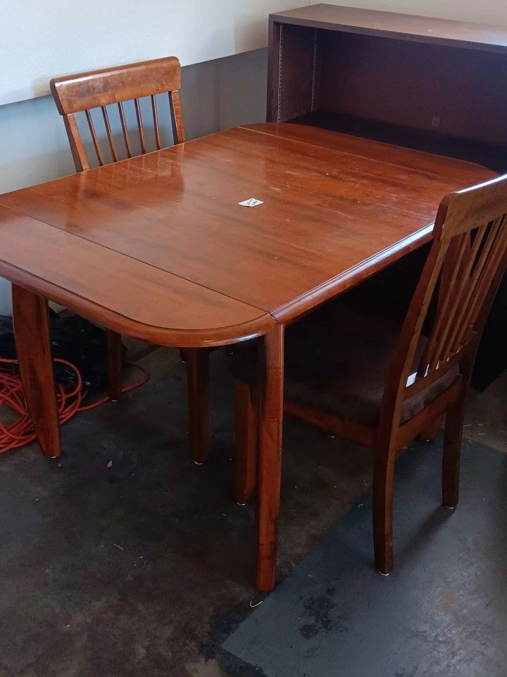 Kitchen Table With 2 Chairs $18 OBO
