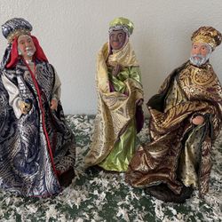 BEAUTIFUL  VINTAGE NATIVITY SET