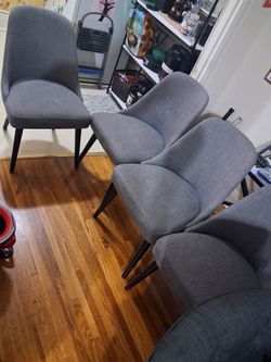 Set of 4 dining room chairs
