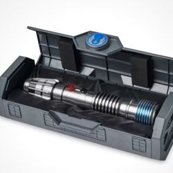 Plo Koon Legacy LIGHTSABER Hilt – Star Wars: Galaxy's Edge