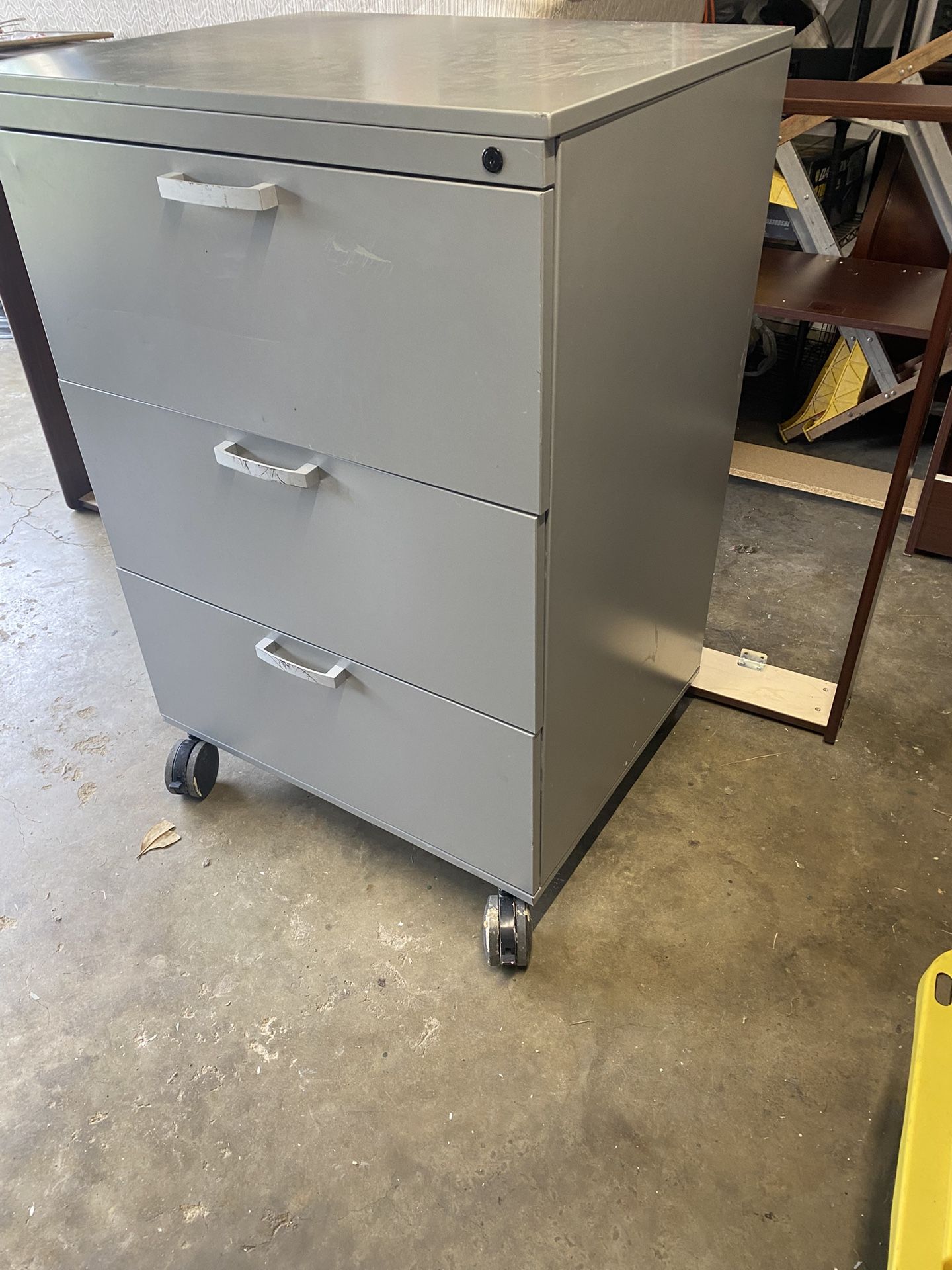 Filing Cabinet Heavy Duty. Cajon De Fierro Muy Fuerte