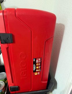 New Igloo 152 quarts red