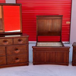 TWIN BEDROOM SET W/ 3 PCS IN PERFECT CONDITION - DRESSER - BED FRAME - NIGHTSTAND - DELIVERY 🚚