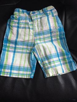 Capri shorts 24mo.