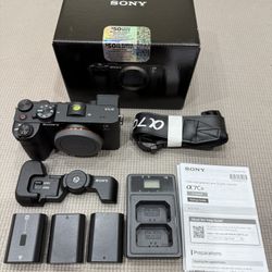 Sony α7CR 61MP Mirrorless Camera (Body Only) Mint condition! 