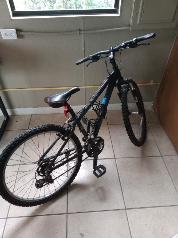 Trek  3700