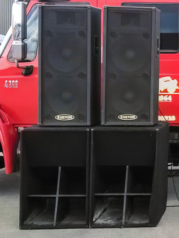 Kustom & Cerwin Vega Speakers &Subs