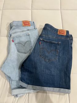Women’s Levi Shorts