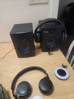 2 loud speakers ALL CHORDS + AUX INCLUDED