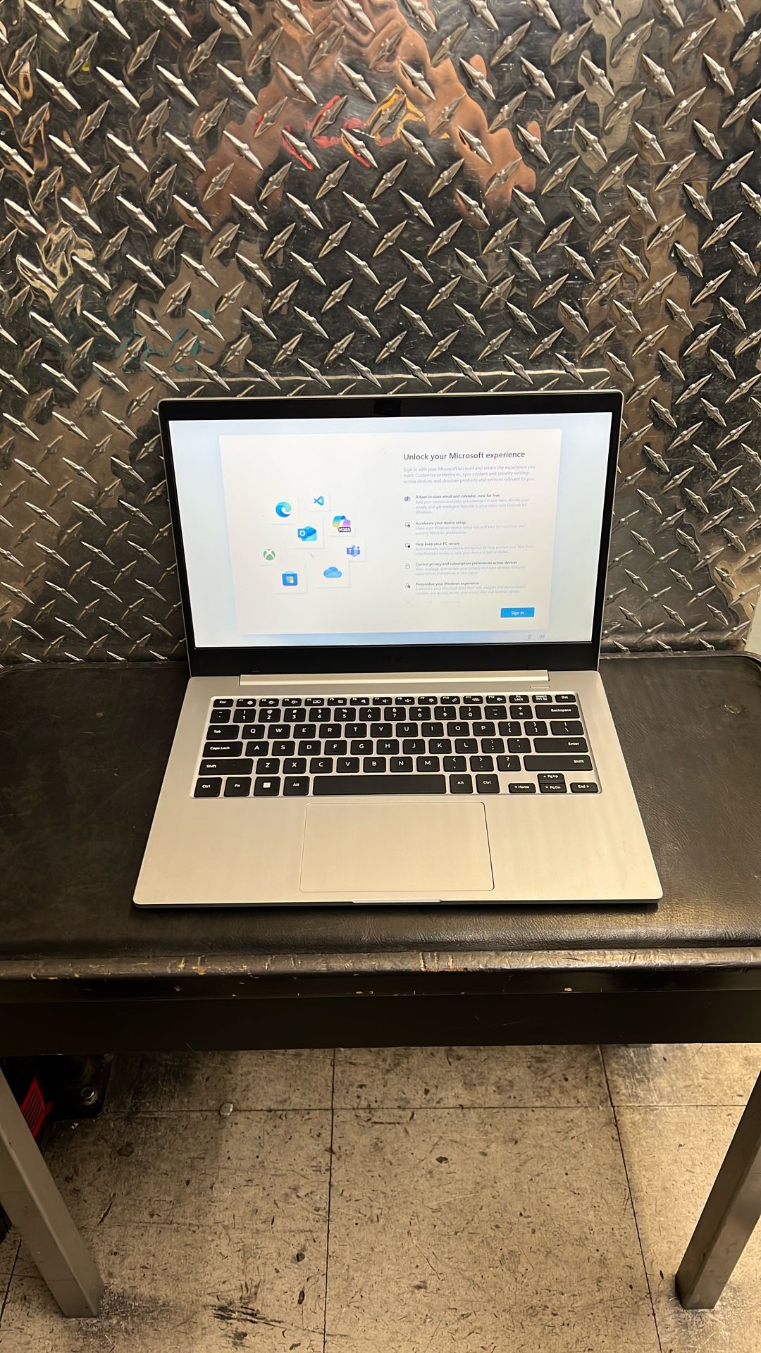 Samsung Galaxy Book Go 5G Laptop NP545XLA