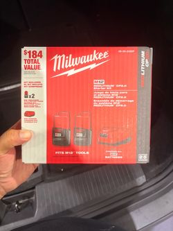 Milwaukee M12 12V 2.0 Ah Battery 2-Pack with Charger