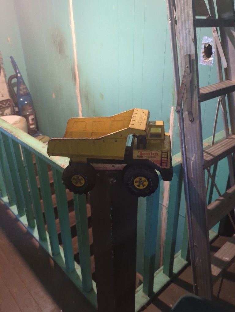 Metal Tonka Truck