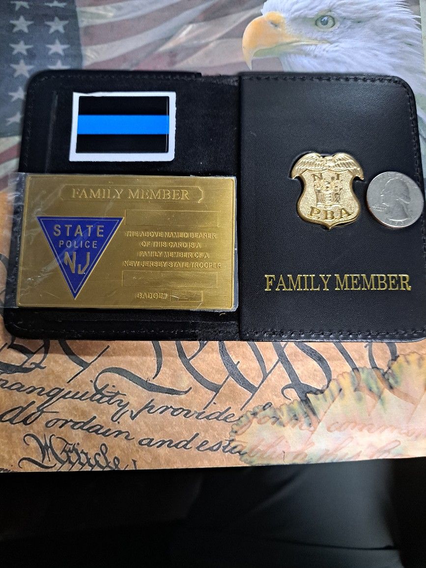 NOVELTY NEW JERSEY STATE TROOPER FAMILY MEMBER WALLET GOLD COURTESY 2025