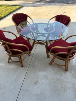 kitchen table *like new*