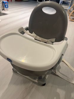Chicco Pocket Snack Booster Seat Grey — Portable Folding w/ Tray