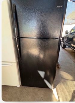 Frigidaire Black Top-Freezer Refrigerator