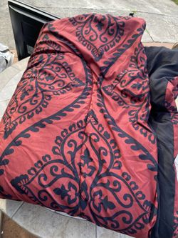 88 In X 92 In Red and Black Damask Bed Comfort