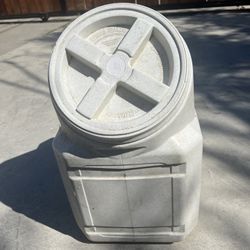40lb Vault Pet food Containers 