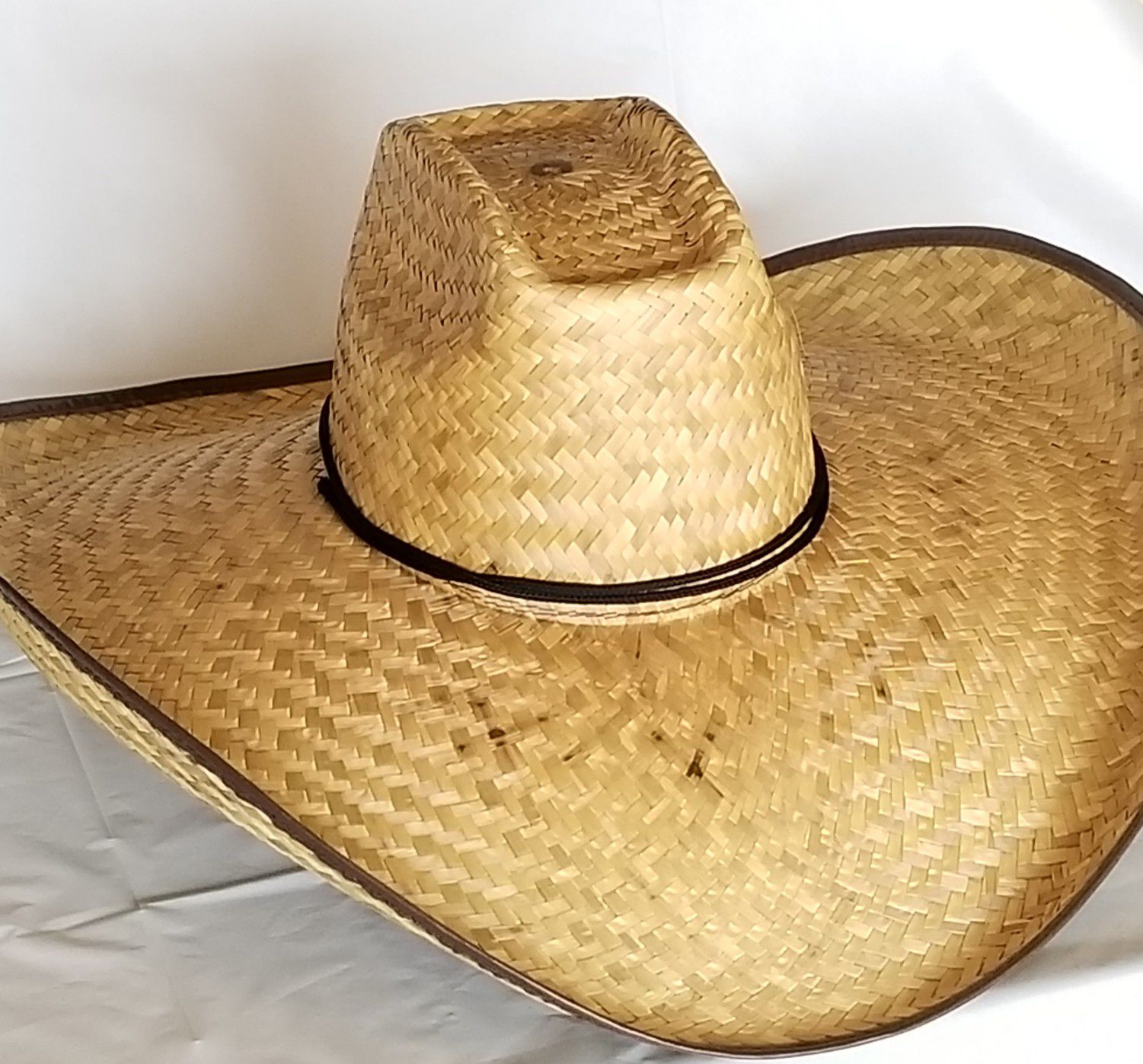 Big straw hat for Sale in Phoenix, AZ - OfferUp