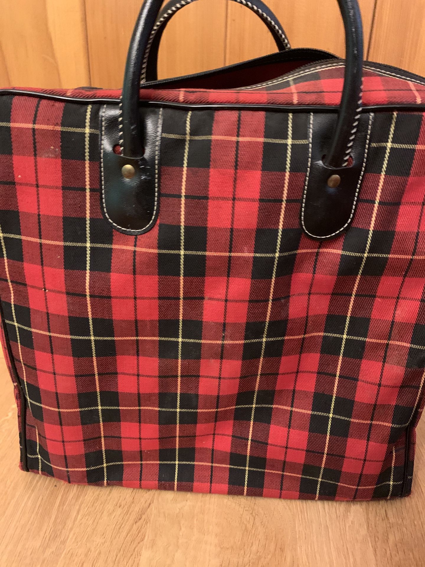 VINTAGE Shiny Vinyl Tartan Picnic Bag With Thermos & Lunch 