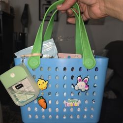  For Sale. Comes With Victoria Secret Spray And Lotion, Lip Gloss Hand Sanitizer . Serious Buyers Only Please Mesaage Me. 