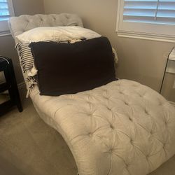 ACCENT • LOUNGE CHAIR • LIGHT GREY