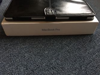 13.3 inch macBook pro Retina 13.3 Retina , core i 5 , 8 giga Ram,, 128 GB SSD hard drive