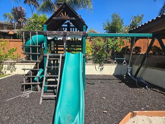 Play structure