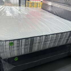 QUEEN SIZE RESTONIC MATTRESS & BOX SPRING BED SET