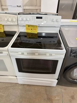 Kenmore White Electric Range with Glass Cooktop