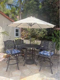 Outdoor High Top Table and 4 Chairs