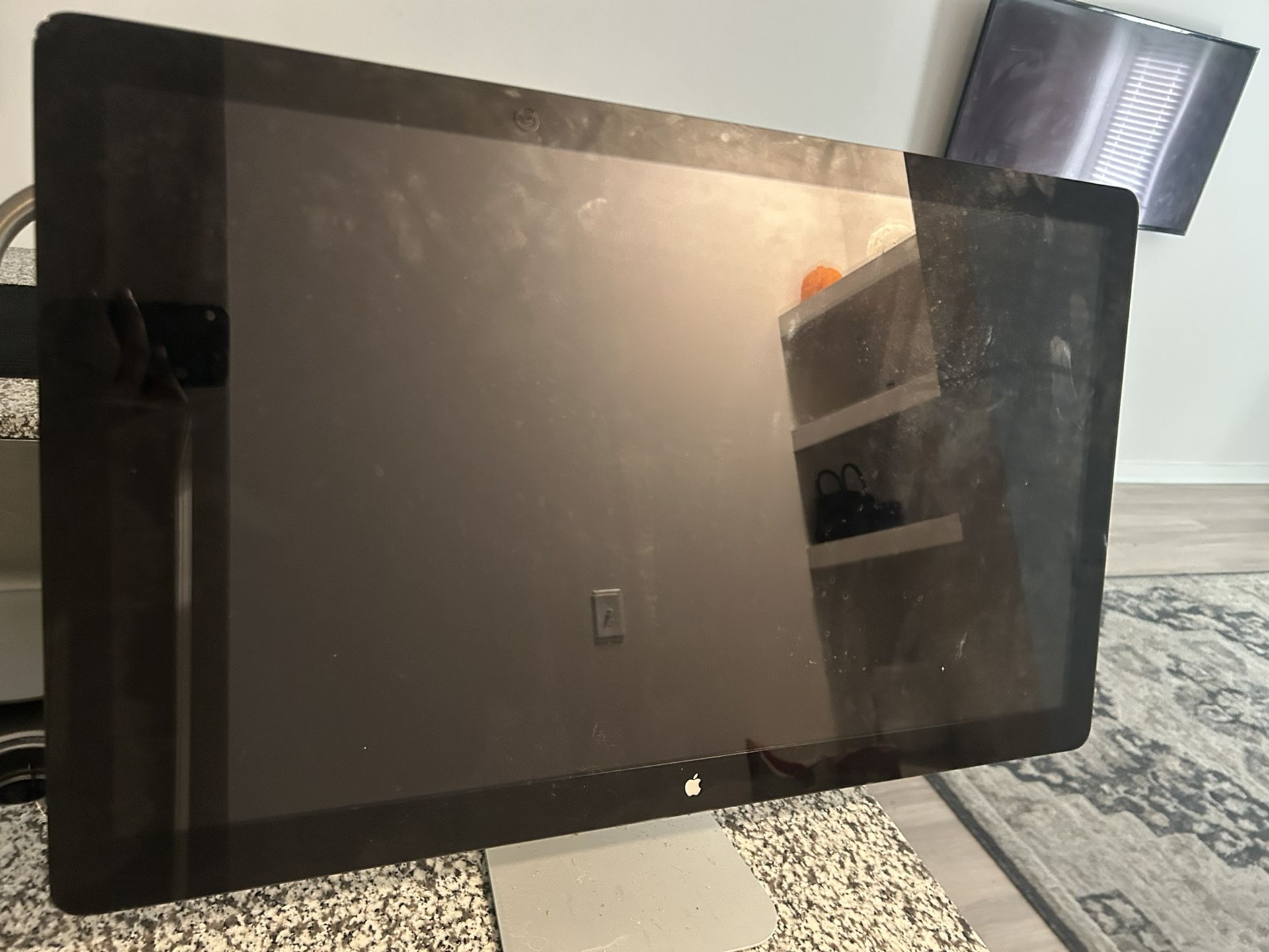 Apple Macbook Monitor A1316 27" Widescreen LCD Flat Panel Computer Monitor Display With Stand