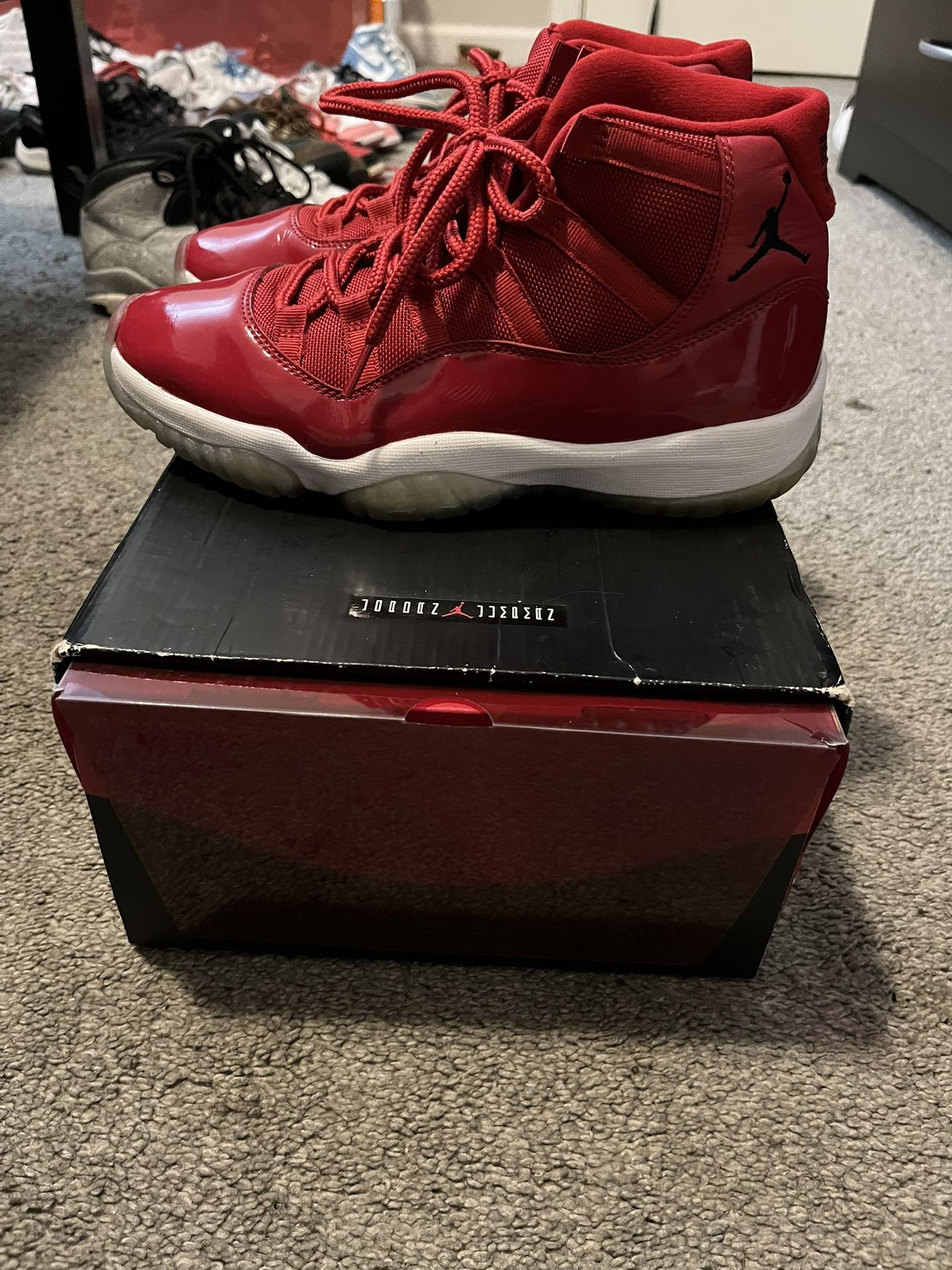 Size 8.5 Men Jordan 11 Retro Win Like 96 