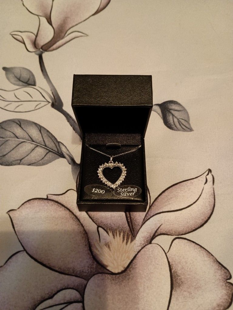 NIB Macy's Radiant Bridge Diamond Heart Sterling Silver SS Necklace