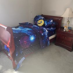 Bed Set W/ Dressers