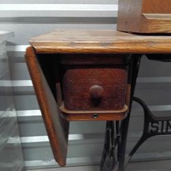 Singer Table Sewing Machine With Foot Peddle
