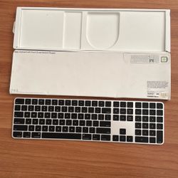 Apple Magic Keyboard with Touch ID & Numeric Keypad MMMR3LL/A – Like New