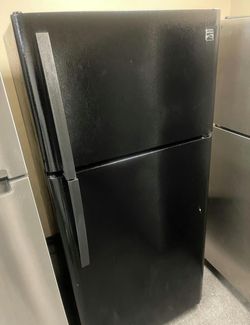 Kenmore Top Mount Refrigerator - Black, Well-Maintained, Adjustable Shelves
