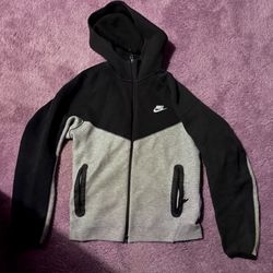 Nike Tech - Black and Gray