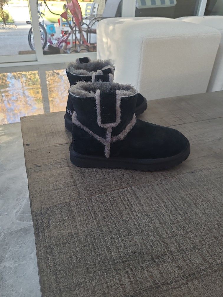 Mini Classic Ugg Boots USA Size 5 Brand New