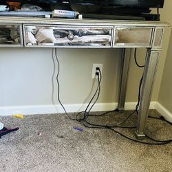 Pier1 Table/ TV stand