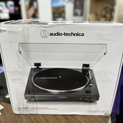 Audio-Technica AT- LP60X Vinyl Turntable; New Mint Product, Fair Packaging