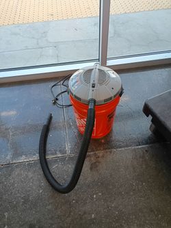 Bucket-Head Wet/Dry Shop Vacuum