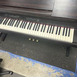 Roland Keyboard Model Hp 330 Digital Piano.