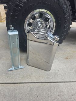 5 gallon Jerry can and mount