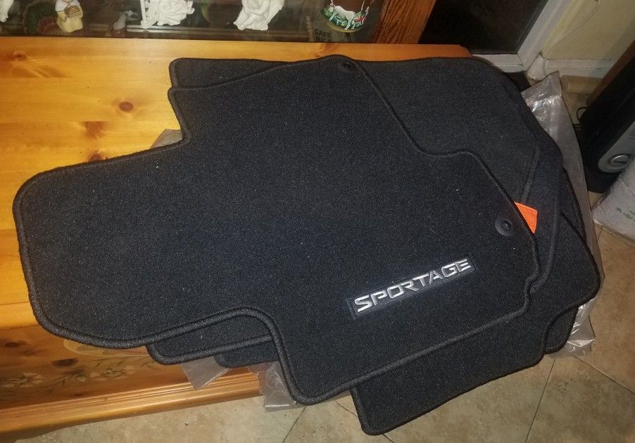 GENUINE Kia SUV, Model "Kia Sportage", Set Of Five Floor Mats, Front and Backs, Black Color, Brand New!