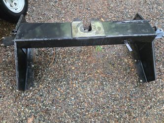 5th wheel pinnacle hitch  85.00 obo