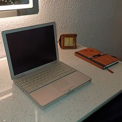 2005 Apple Power G4 Vintage. 