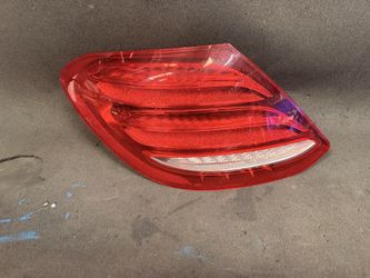 2017 2020 Mercedes Benz E class left side taillight